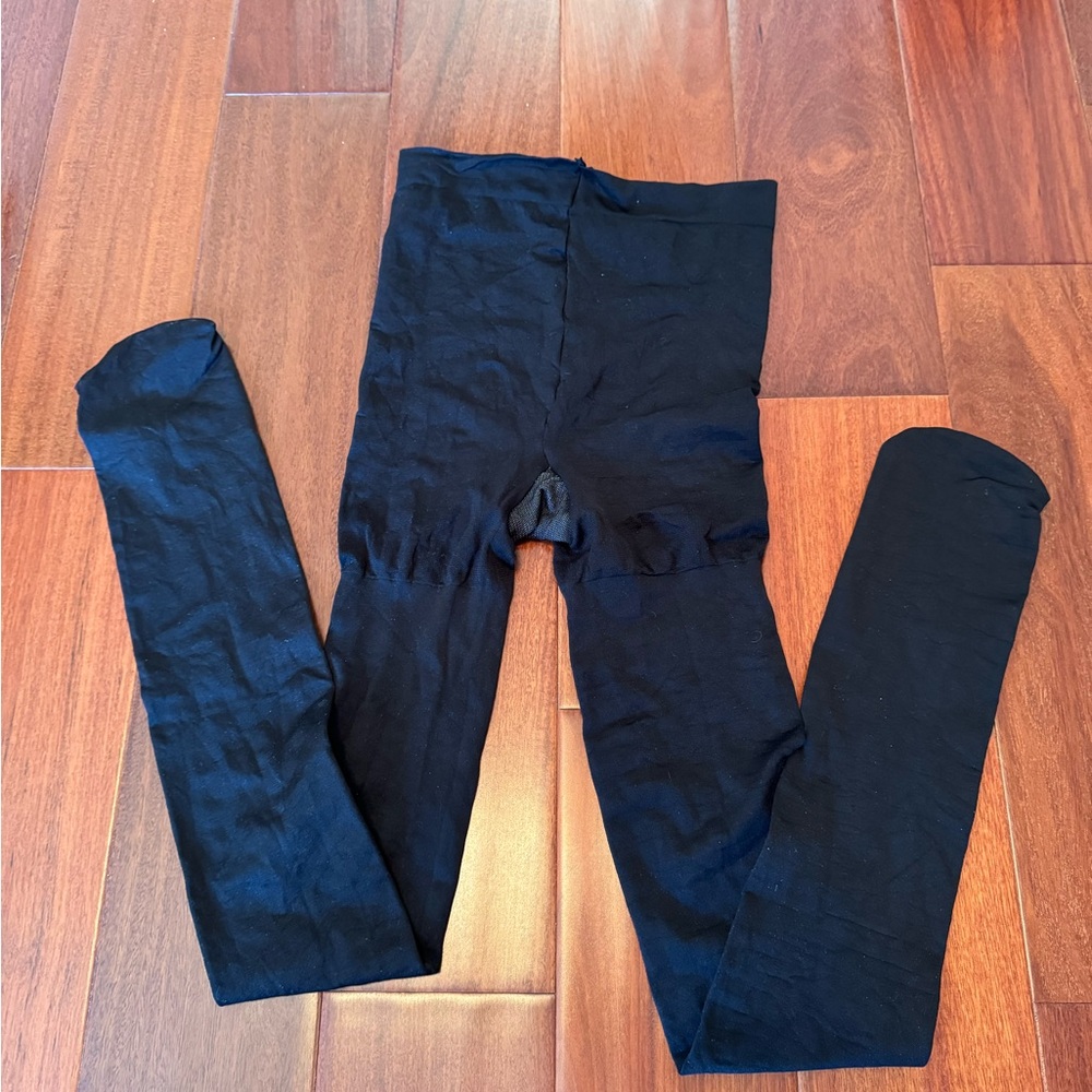 Black Tights from L’eggs Silken Mist Black Size Medium (5’1-5’11, 105-165 lbs)